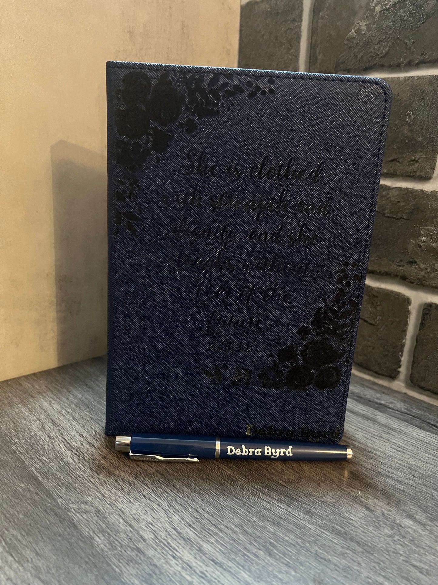 Diario de cuero personalizado con bolígrafo Difference Maker